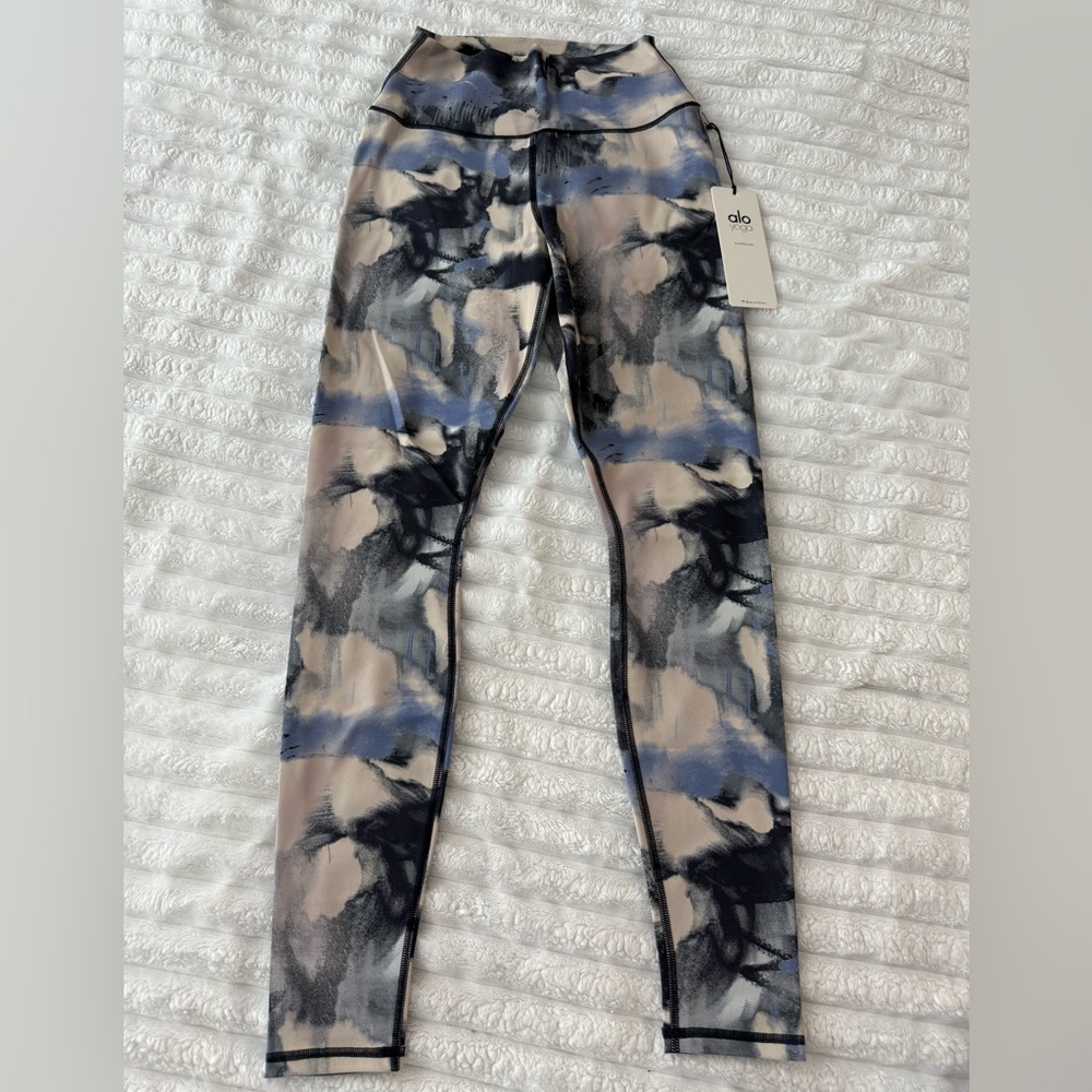 ALO Yoga Vapor High-Waist Graffiti Legging - Blue and Cream